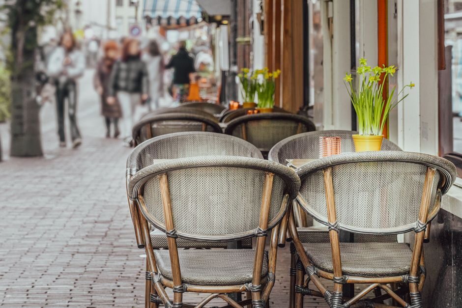 Terras van een café in De Pijp, Amsterdam
