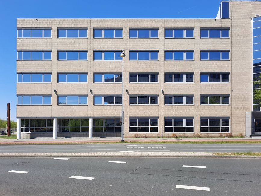 Rustige laan met karakteristieke architectuur in Oud-Zuid, Amsterdam