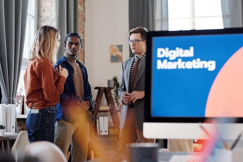 Creatief team van een Amsterdams marketingbureau tijdens een strategiesessie